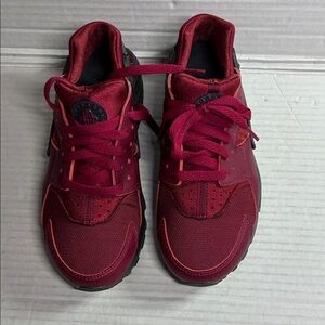 Red  Nike Huarache Sneakers SKU 654275-603 USED ( original box)